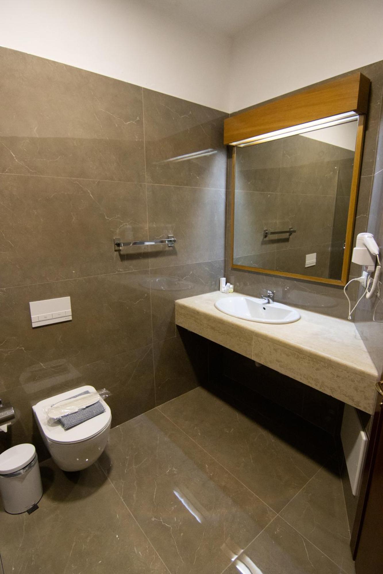 Chateau Linza Resort Tirana Extérieur photo