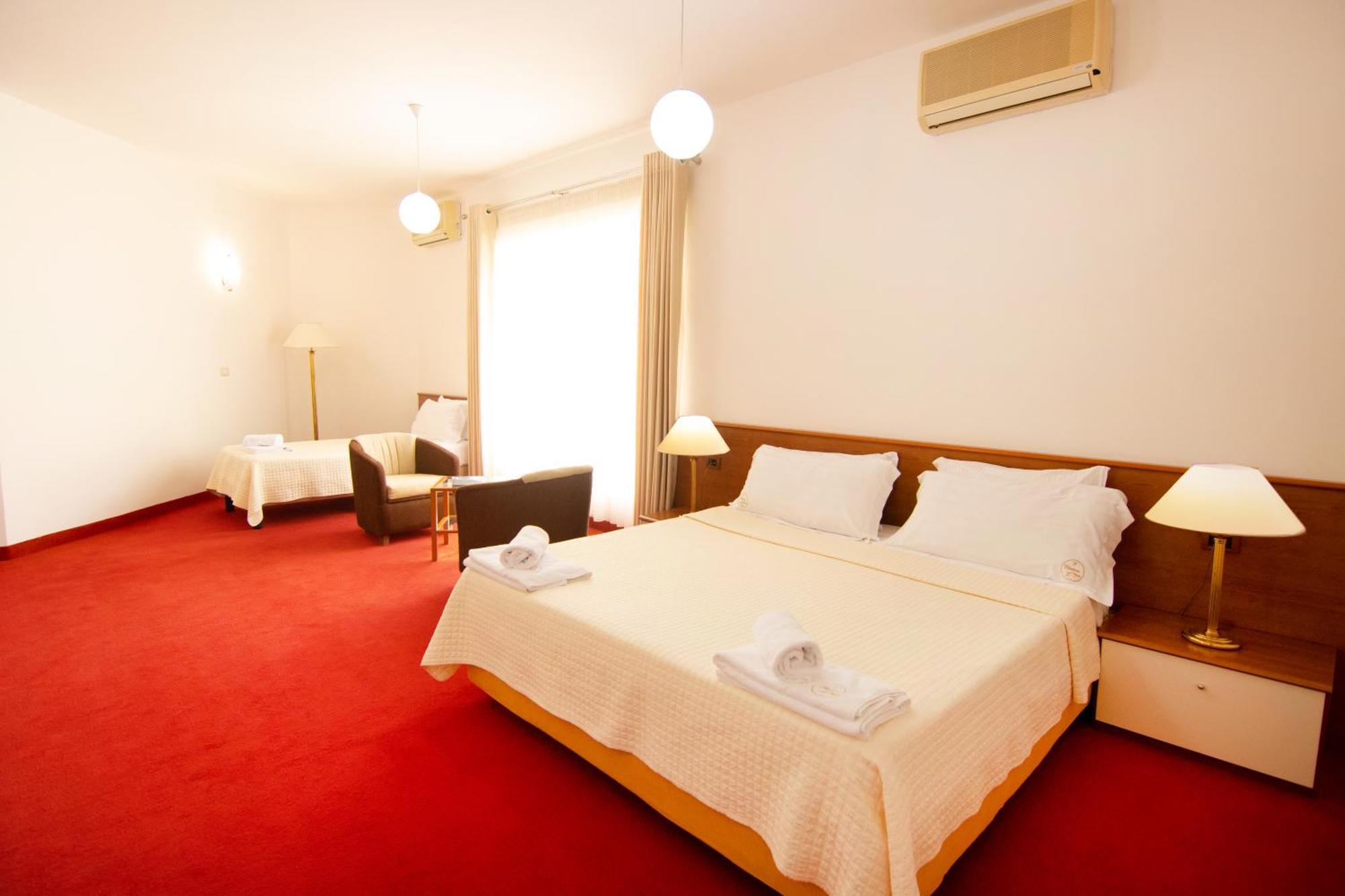 Chateau Linza Resort Tirana Extérieur photo