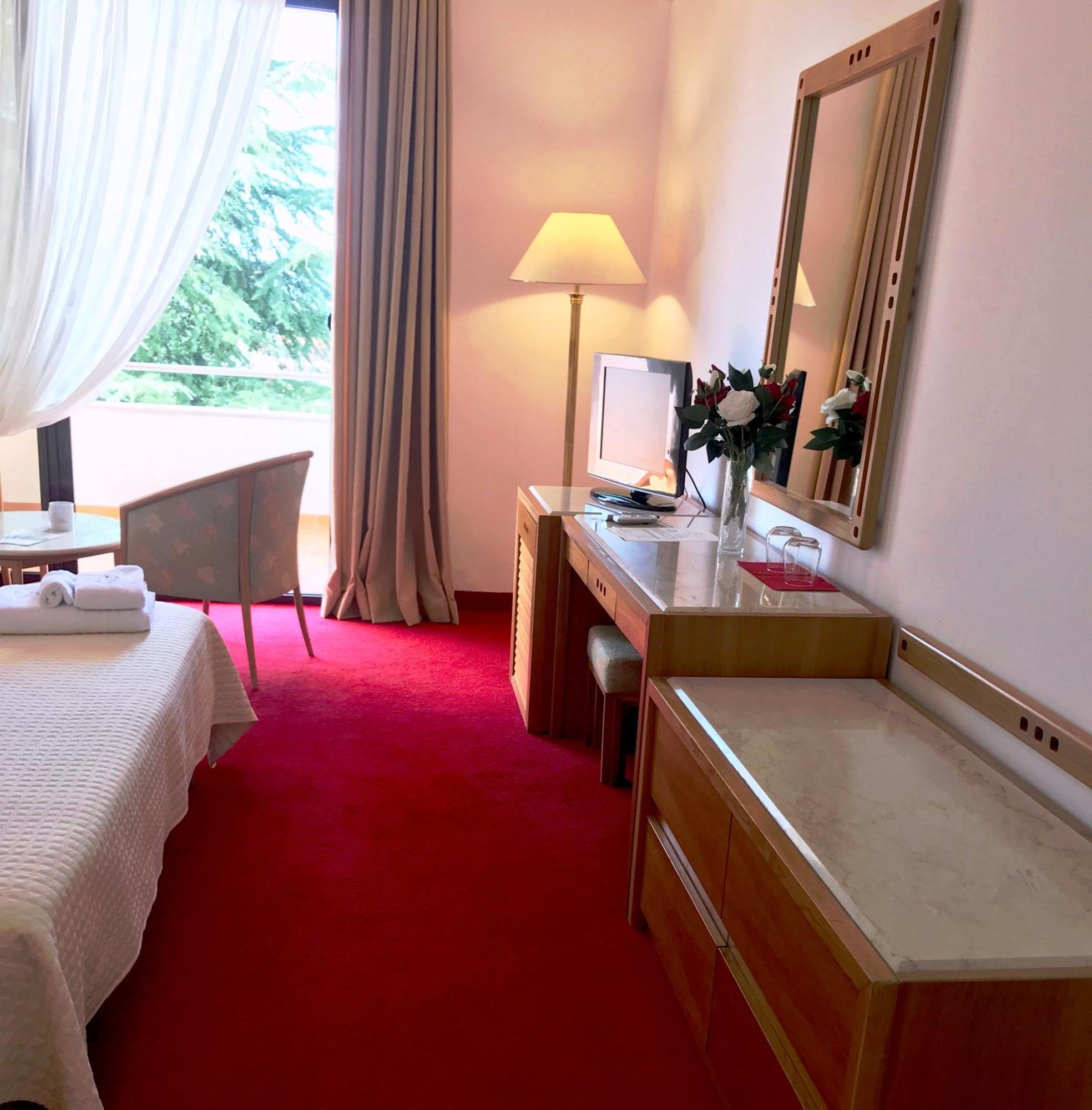 Chateau Linza Resort Tirana Extérieur photo