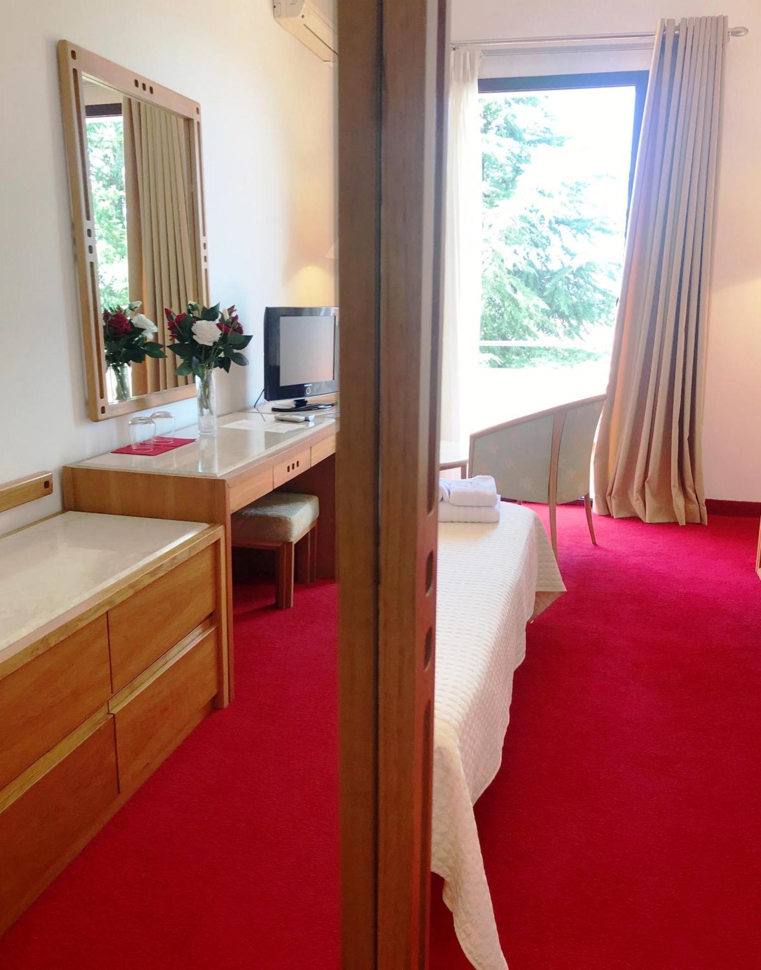 Chateau Linza Resort Tirana Extérieur photo