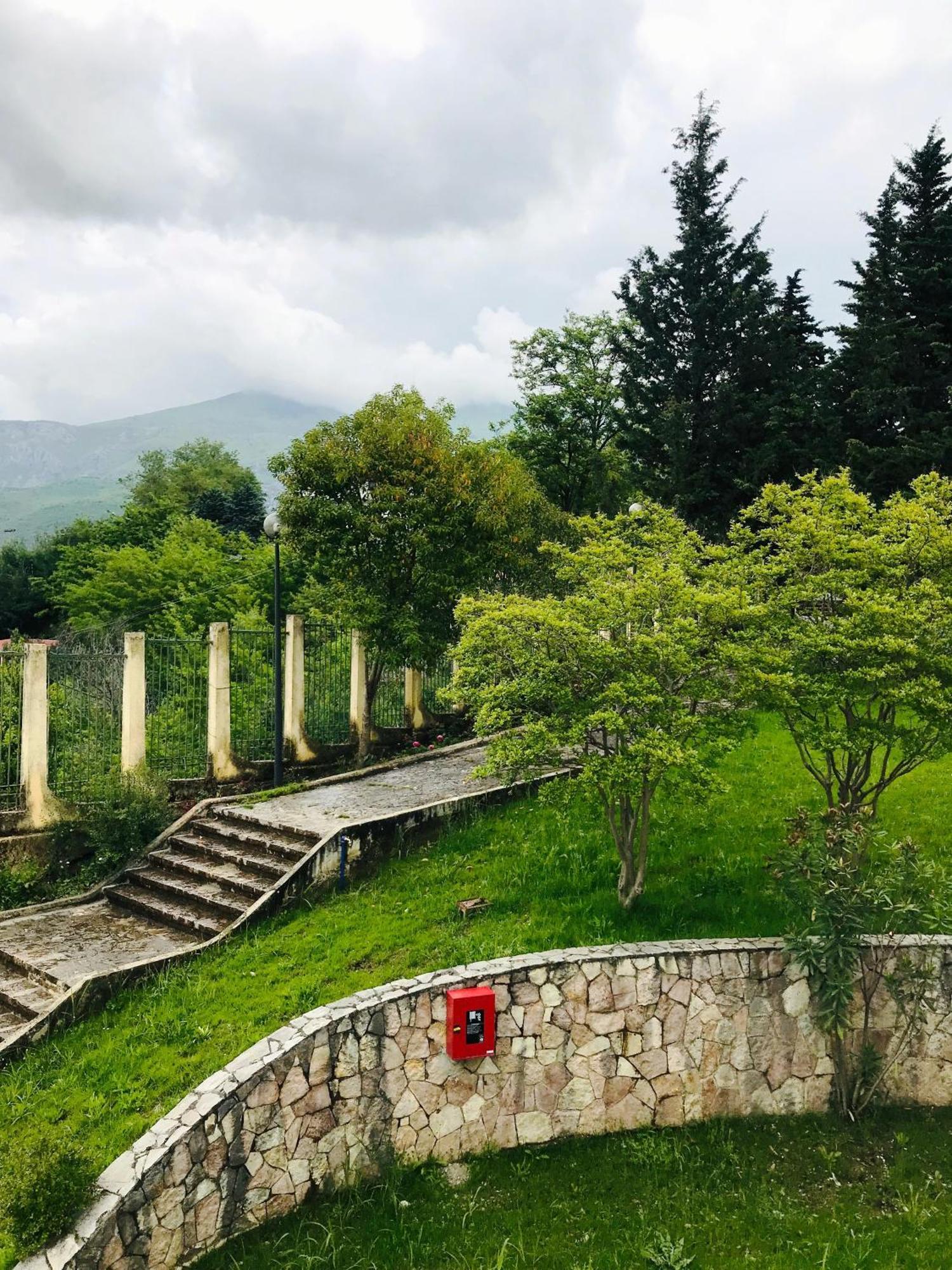Chateau Linza Resort Tirana Extérieur photo