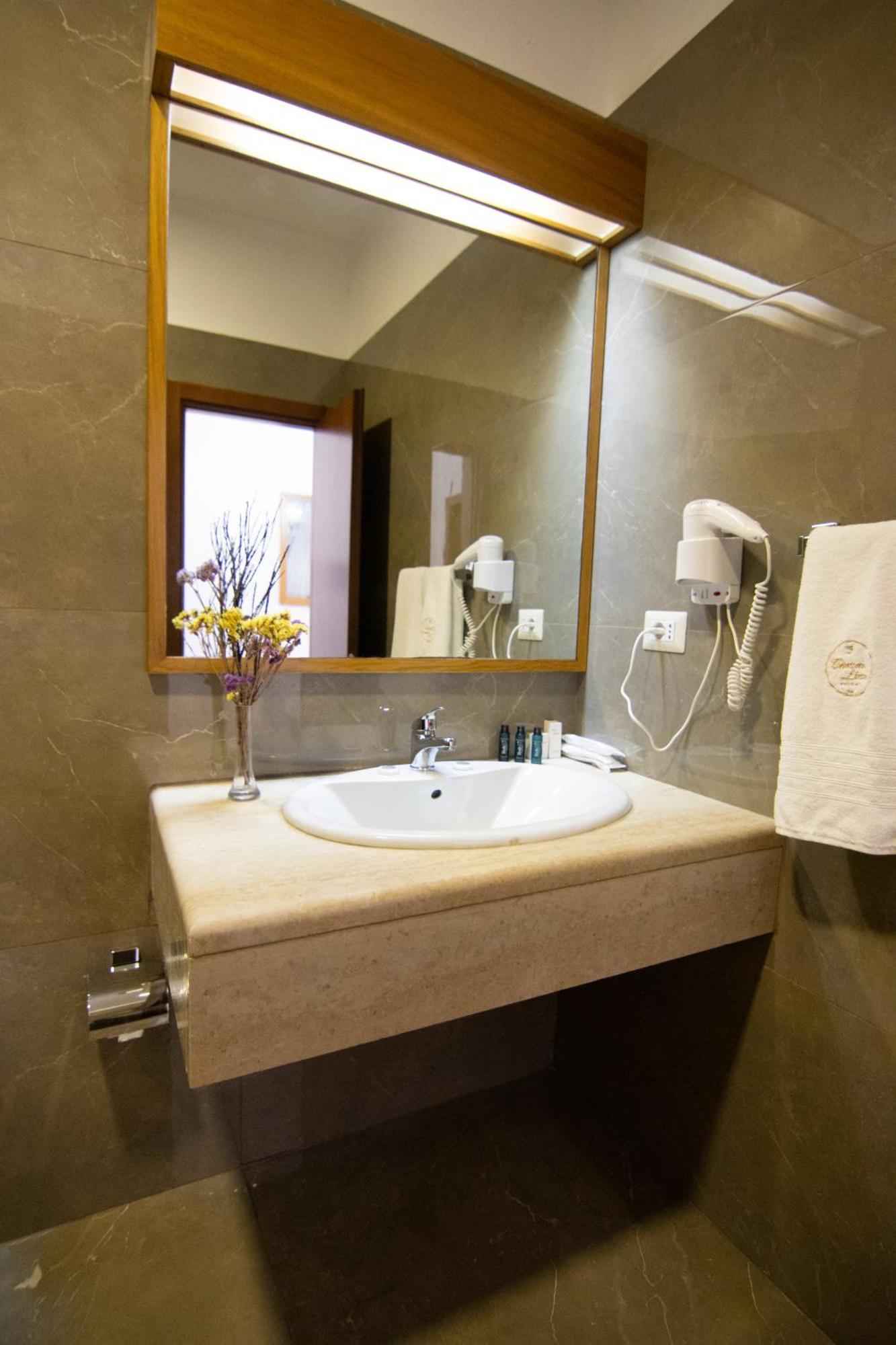 Chateau Linza Resort Tirana Extérieur photo