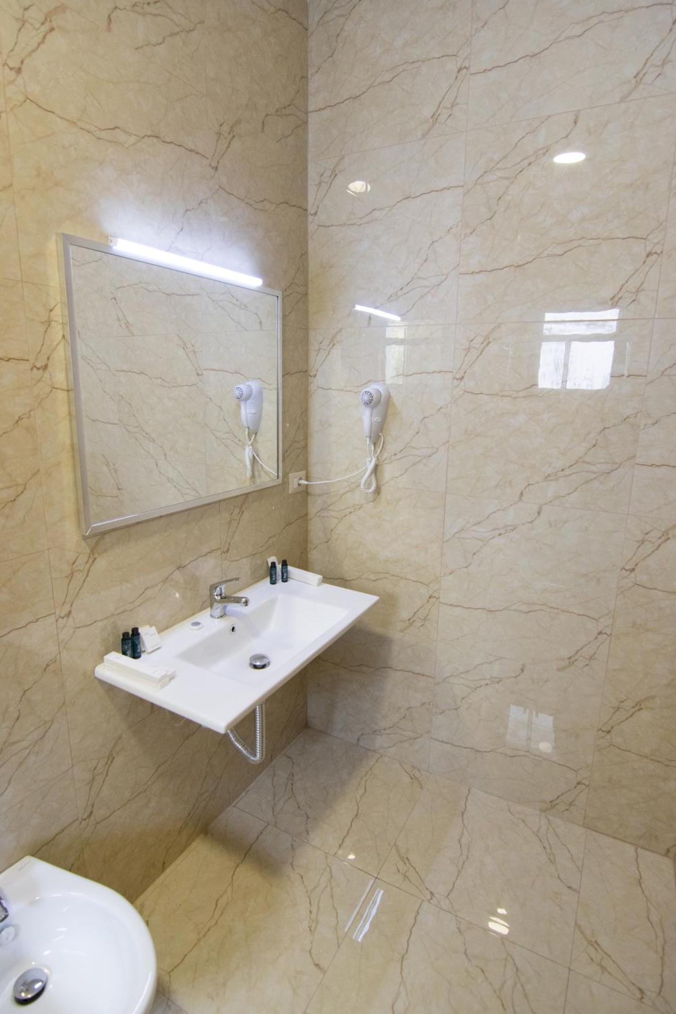 Chateau Linza Resort Tirana Extérieur photo