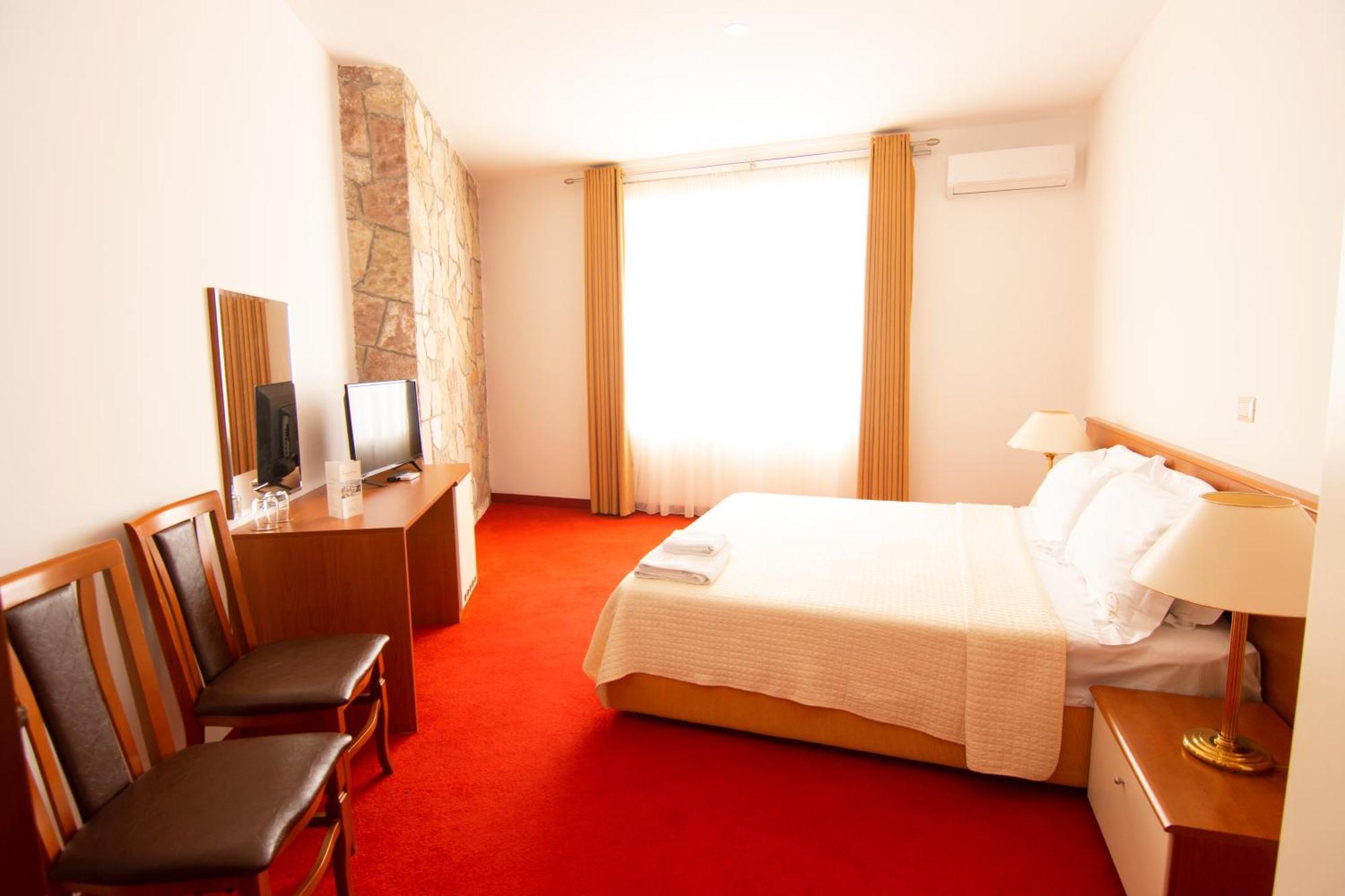 Chateau Linza Resort Tirana Extérieur photo