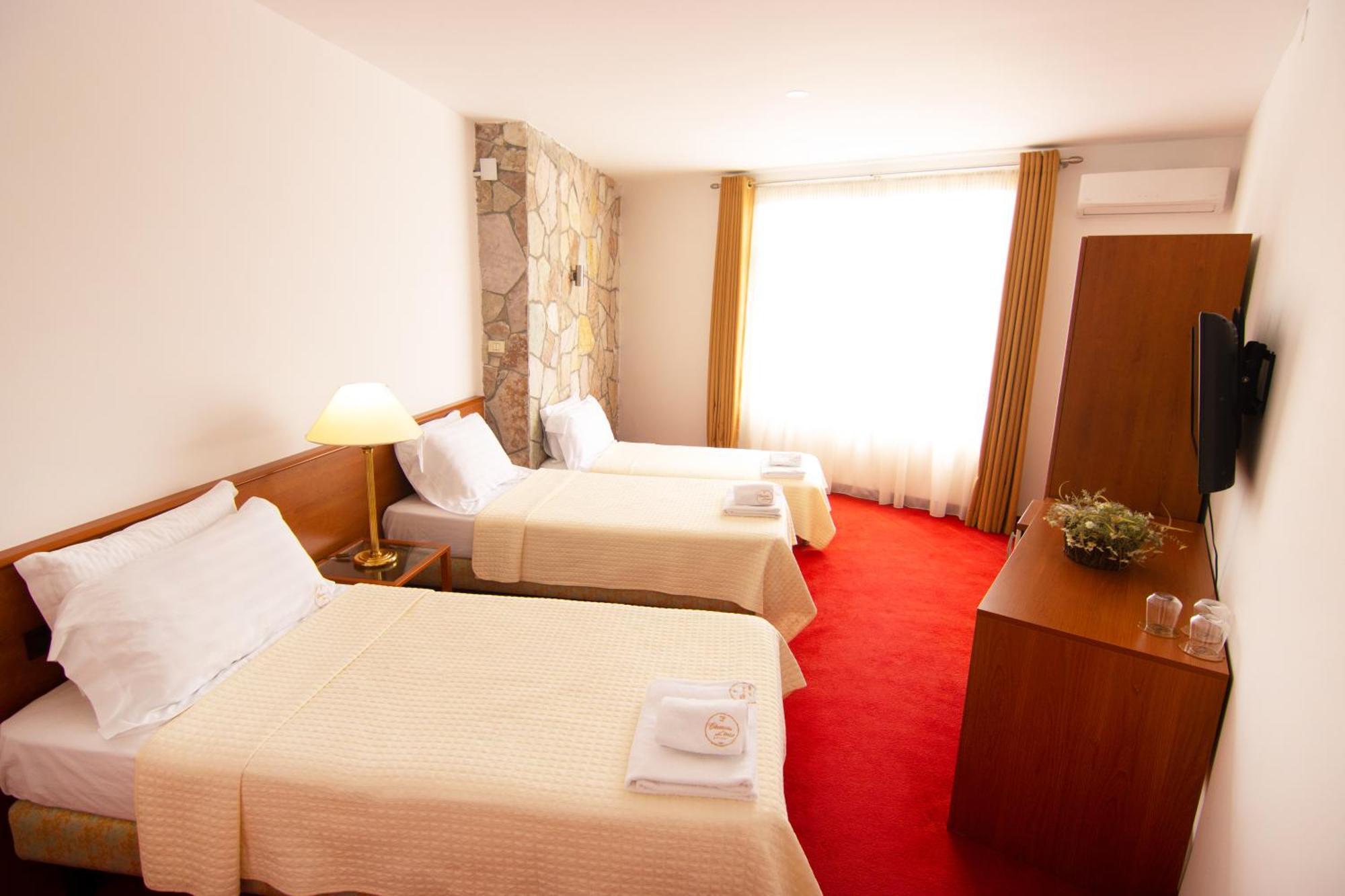 Chateau Linza Resort Tirana Extérieur photo