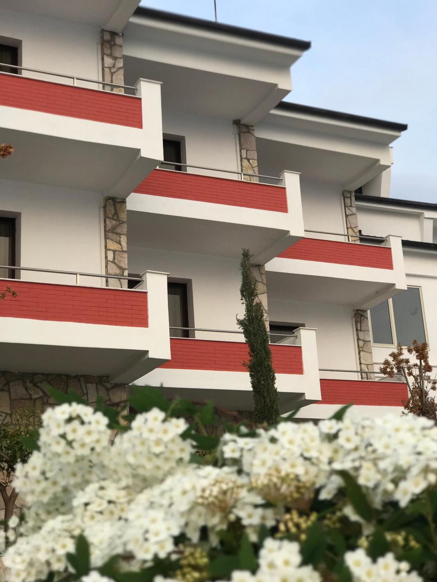 Chateau Linza Resort Tirana Extérieur photo