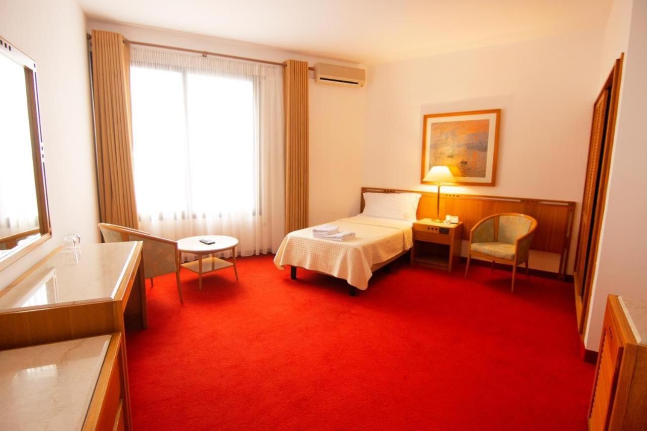 Chateau Linza Resort Tirana Extérieur photo