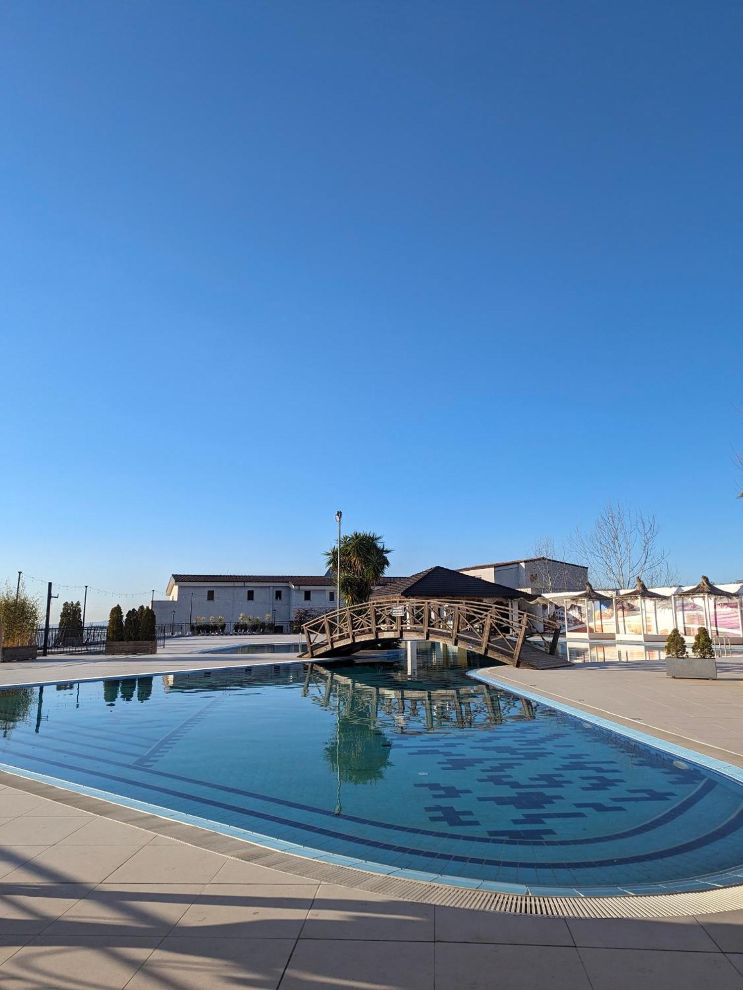 Chateau Linza Resort Tirana Extérieur photo